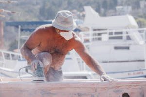 Reparación de cubiertas de barcos: cuándo y cómo restaurarlas correctamente